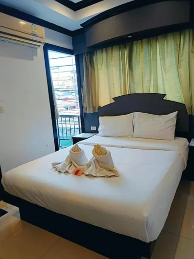 Deluxe-Doppelzimmer mit Balkon — Hill View Lodge