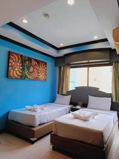 Zweibettzimmer mit Balkon — Hill View Lodge
